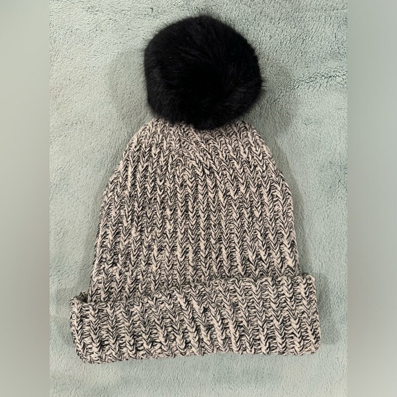 Peanuts x Love Your Melon Woodstock Gray/Black Pom Beanie - Picture 3 of 9